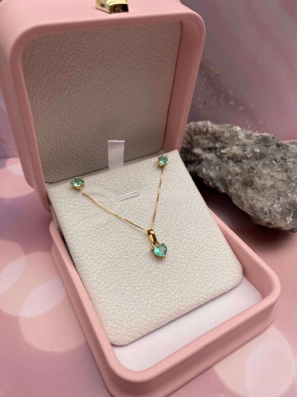 Set Oro 18k Topitos solitarios redondos y dije con esmeralda talla corazón