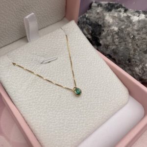 Dije lágrima de esmeralda y cadena oro 18k