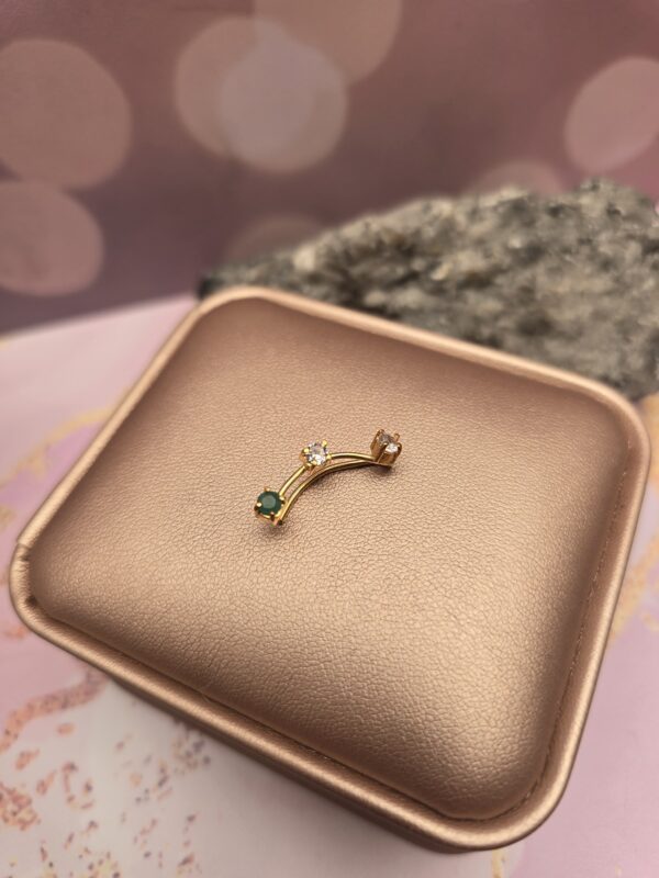 Earclimber con circones y esmeralda enchapado en oro 18K (Precio por Unidad)
