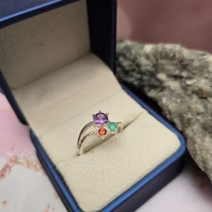 Anillo Promo Multicolor en plata con Esmeralda y circones suizos