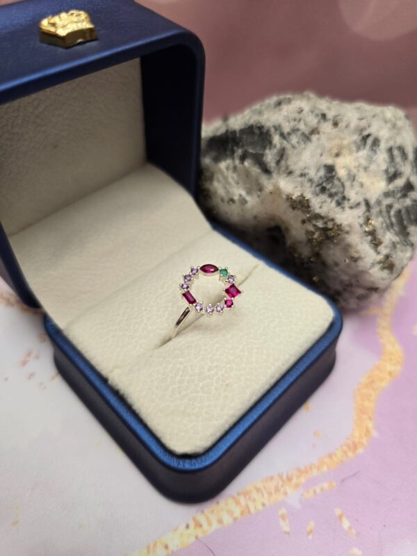 Anillo Promo Redondo Lila con Esmeralda en plata con circones suizos