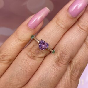 Anillo en plata con Esmeralda y Amatista Corazón