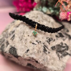 Manilla tejida con mii dije "Cute" con Esmeralda en Oro 18k