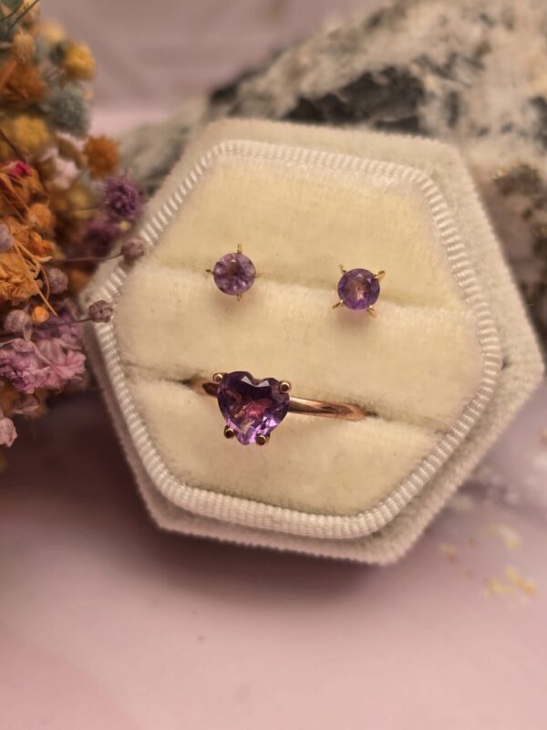 Set Anillo y Topitos en oro 18k con Amatista