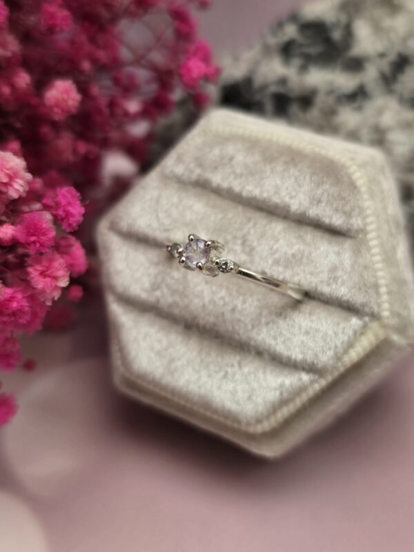 Anillo en Plata con Zafiro Colombiano con diamantes blancos