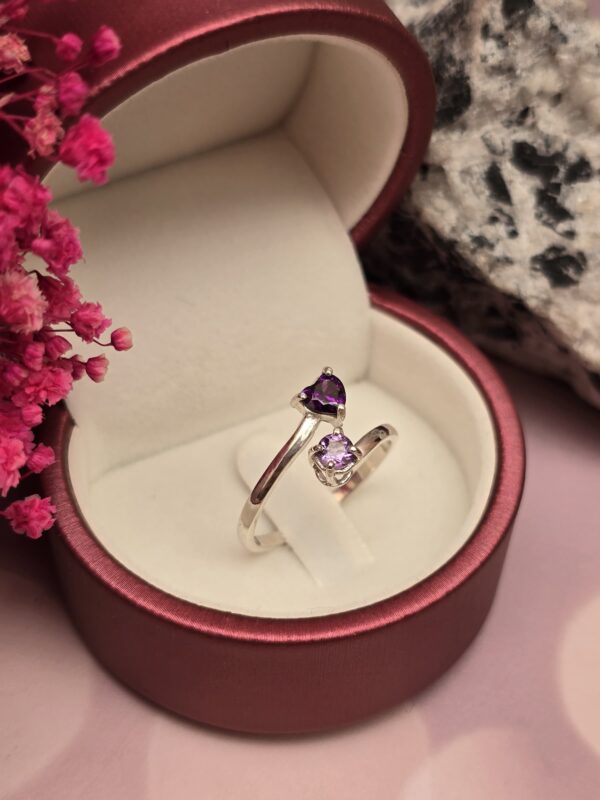 Anillo en plata con Amatista Redonda y Circón Corazón