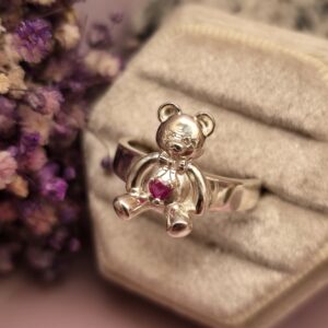 Anillo Osito en Plata con Rubí y diamantes naturales