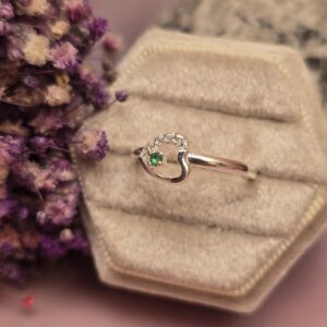 Anillo Promo Corazón Horizontal en plata con Esmeralda Colombiana