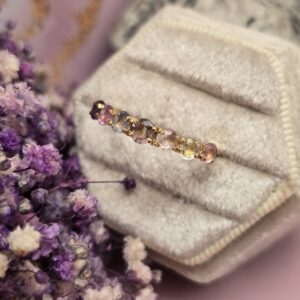 Anillo Fairy tipo Cintillo en oro 18k con Zafiros Colombianos