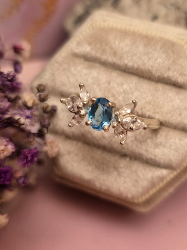Anillo Fairy con Topacio Swiss Blue